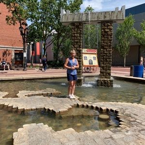 Meet your Posher, Linda